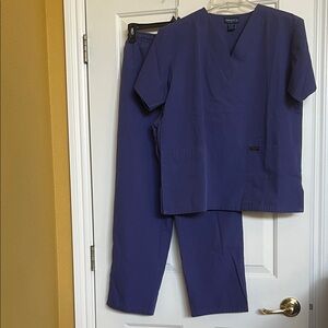 Womens Srub sets by Dagacci